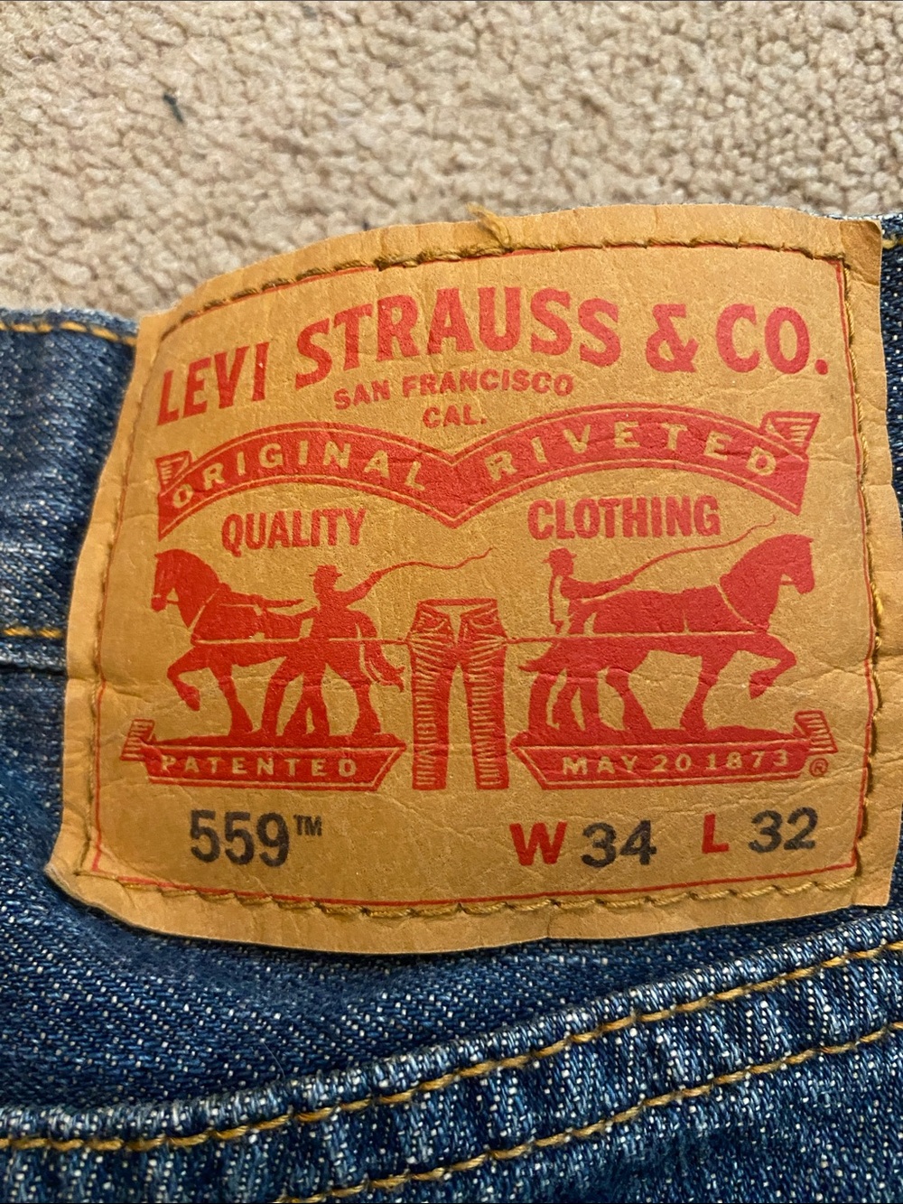 Levi's 559 Relaxed Straight Jeans in Blue with Brown Patch